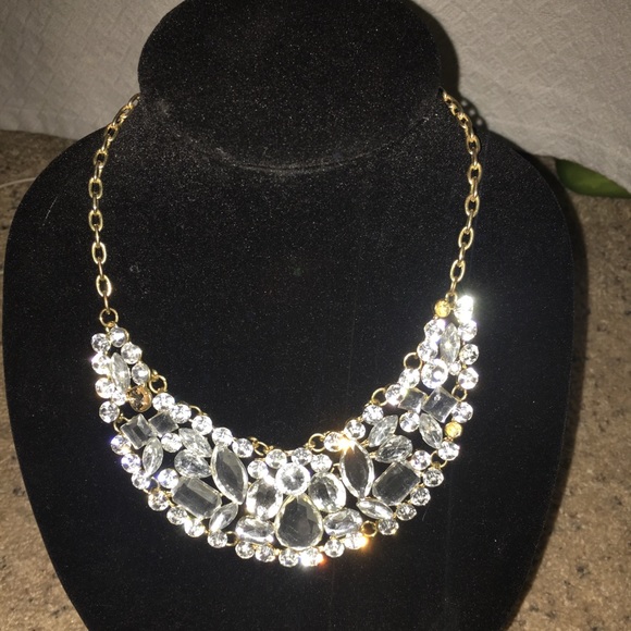 AKIRA Jewelry - AKIRA CRYSTAL STATEMENT NECKLACE